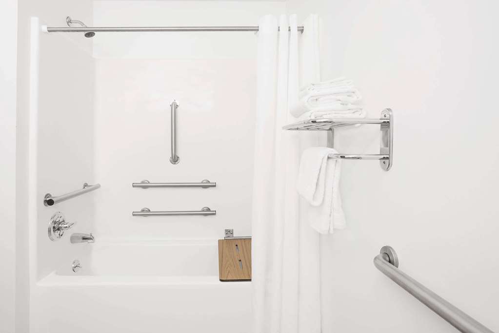 Microtel Inn & Suites by Wyndham Beckley East - photo 10
