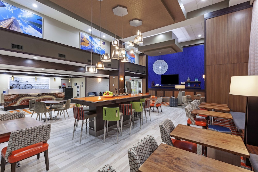 Hampton Inn & Suites Houston Bush Intercontinental Aprt — hotel near George Bush Intercontinental Airport