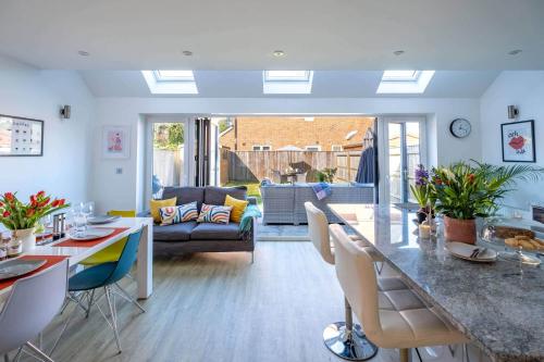 Popsy Cottage — 4-Star Luxury Hotel in Sway, United Kingdom