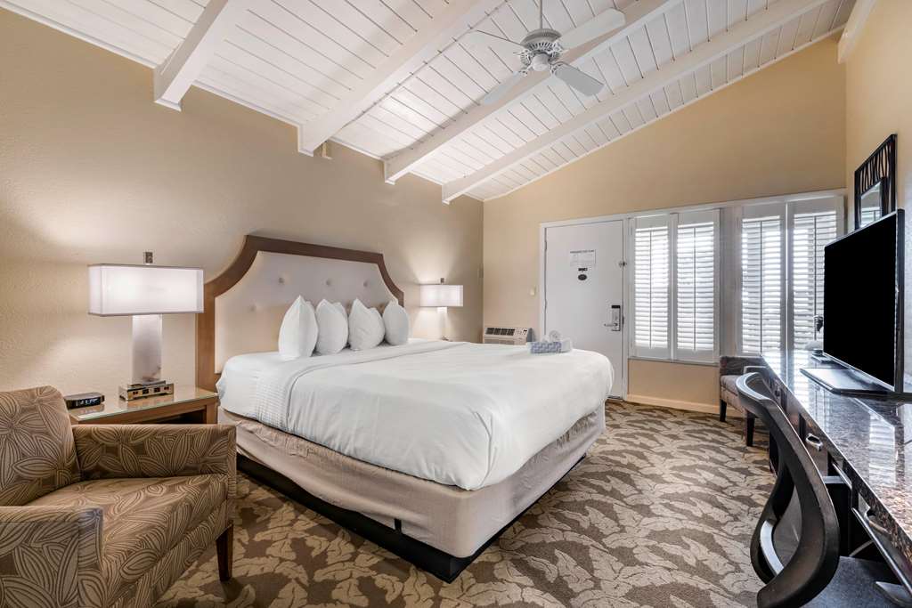 Best Western Plus Island Palms Hotel & Marina - photo 3