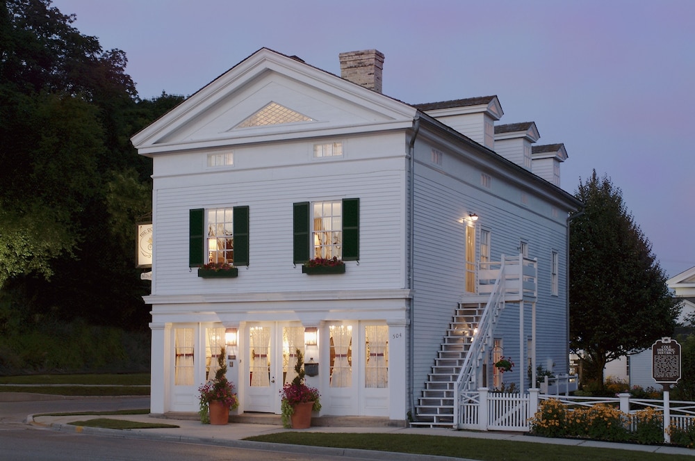 The Rochester Inn A Historic Hotel — hotel in Sheboygan Falls