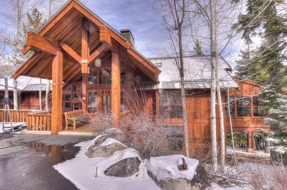 Luxury Northstar Palace w Hot Tub & Games - photo 42