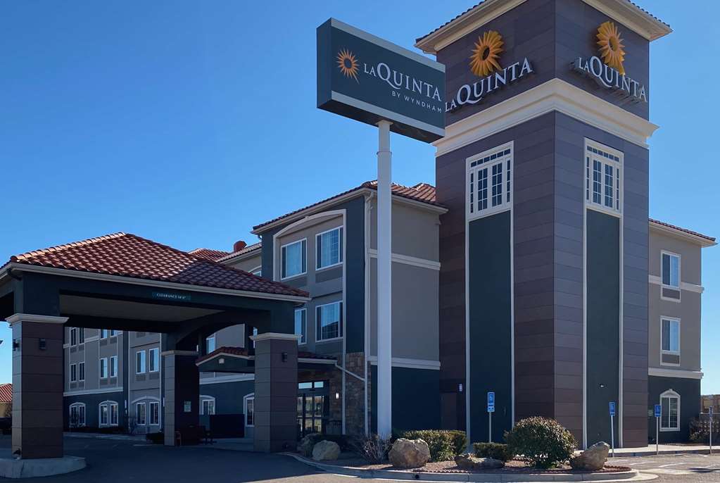 La Quinta Inn & Suites by Wyndham Gallup - photo 2