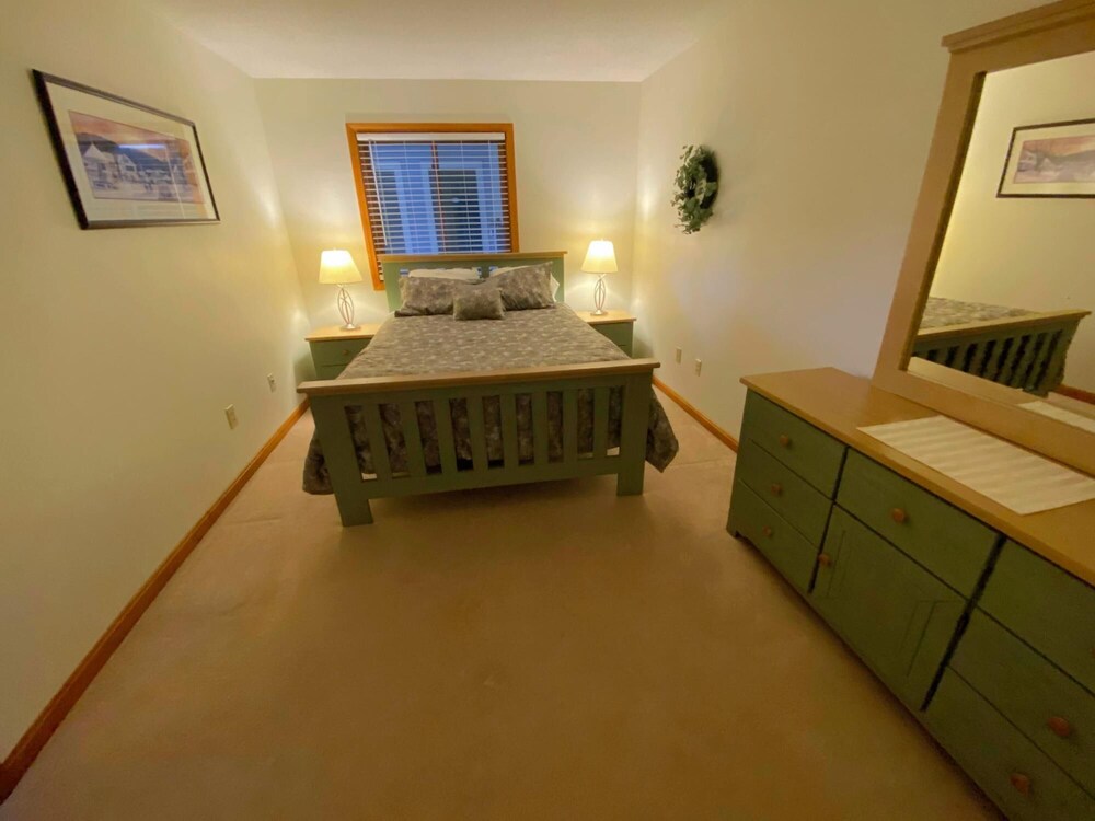 S5 Renovated Bretton Woods Resort condo with beautiful mountain views Fast wifi - photo 11