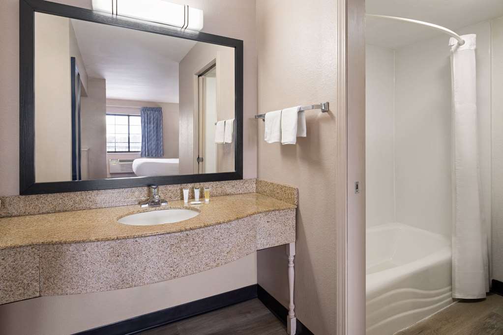 Days Inn & Suites by Wyndham Kokomo - photo 18