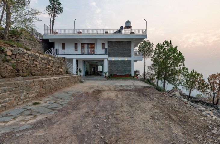 Querencia by Alaya Stays Pet friendly 5 BHK Villa With Sunset & Hill Views — 4-Star Luxury Hotel in Kasauli, India