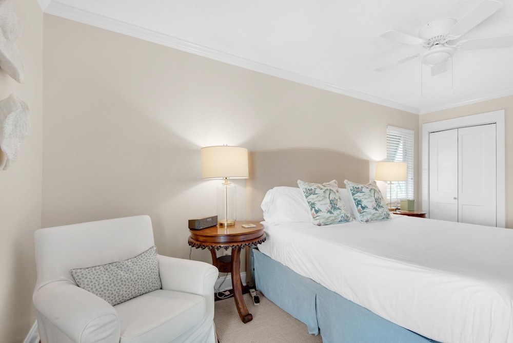 Double Down - carbon neutral hotel in Unknown City