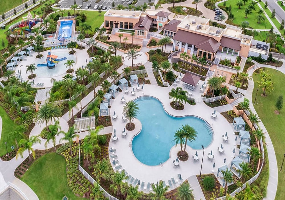 Upstay Solara Resort Retreat w Pool and Hot Tub - photo 5