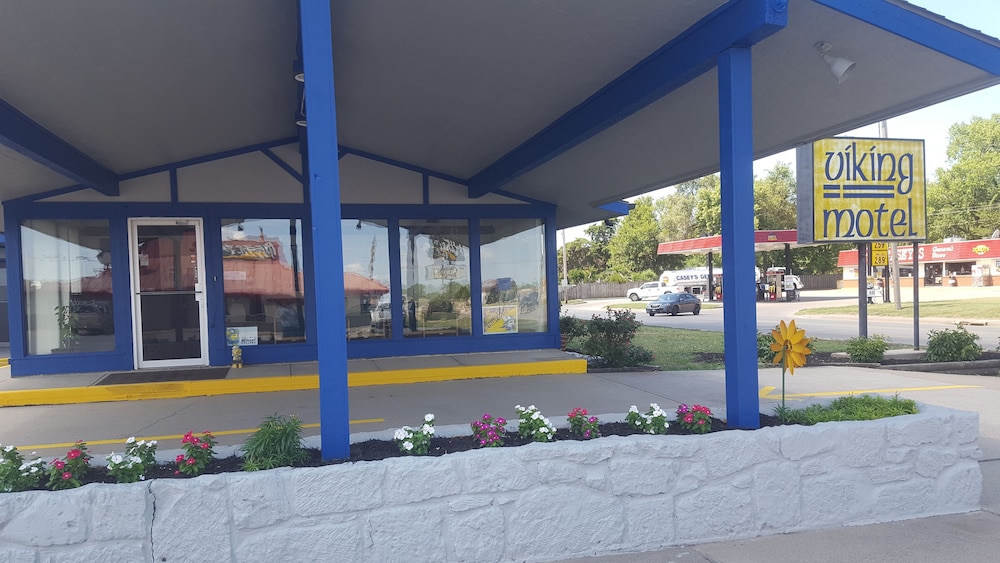 Viking Motel - carbon neutral hotel in Lindsborg