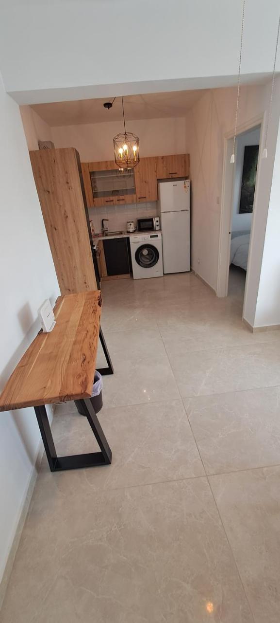 Renovated 2 Bedroom Apartment in Light House Beach