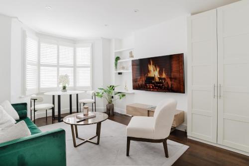 Specious Bright Flat with Garden in Central London — 4-Star Luxury Hotel in London, United Kingdom