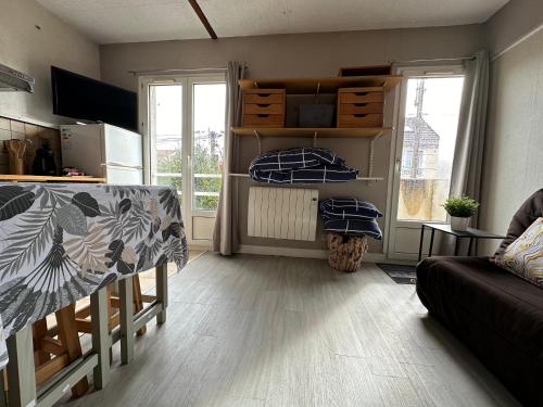 Studio in Residential Area — hotel in Stains