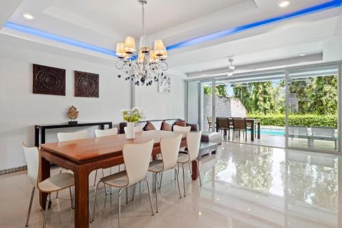 The Fairways Villas 5 bedrooms & bathroom for up to 14 guests 7kms to Patong — 4-Star Luxury Hotel in Kathu, Thailand