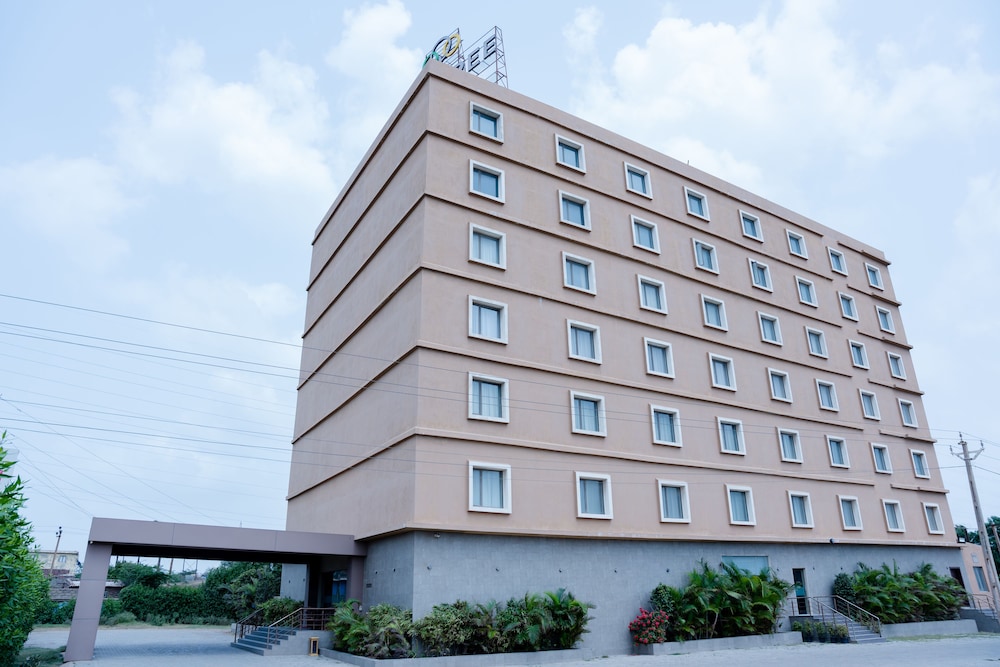 Oaktree Hotel in Morbi, India