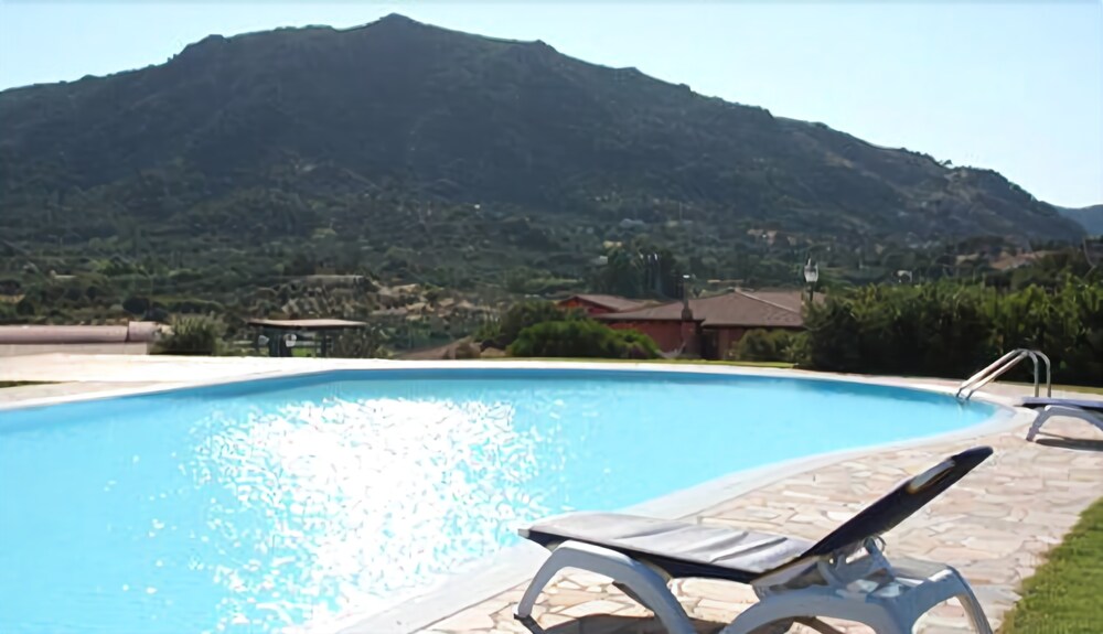 Sa Rocca - carbon neutral hotel in Guspini