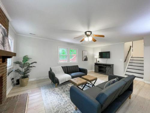 Fenced In 3 BR Swingset Carport North Raleigh — 4-Star Luxury Hotel in Raleigh, United States