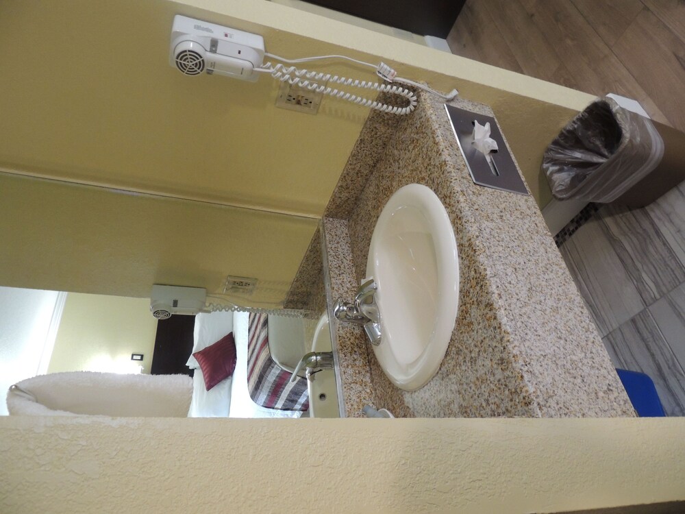 Pacific Inn of Redwood City - photo 43