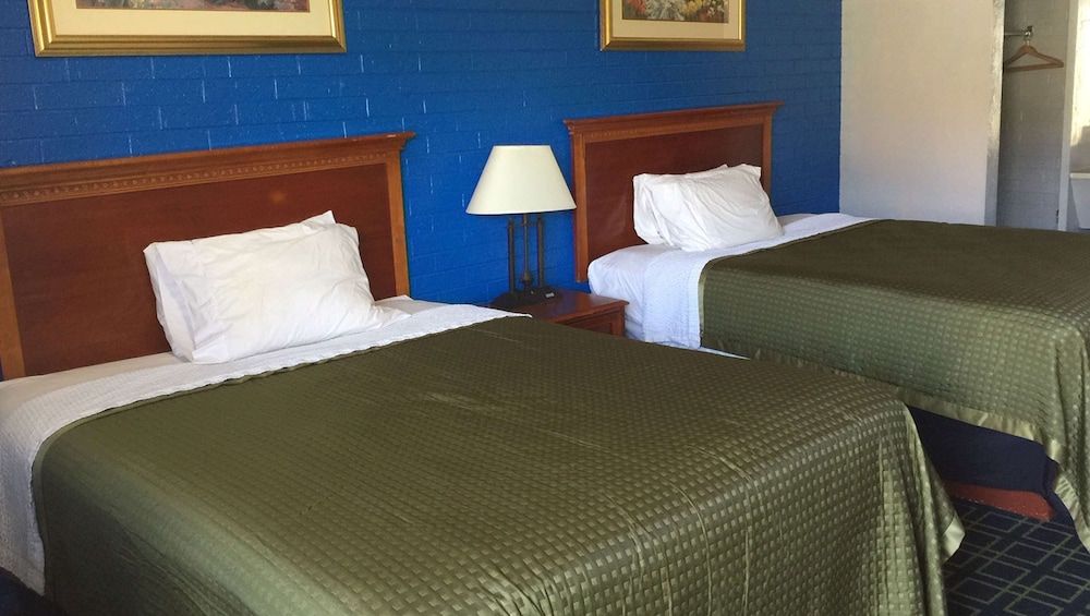 Trade Winds Inn Clinton - photo 16