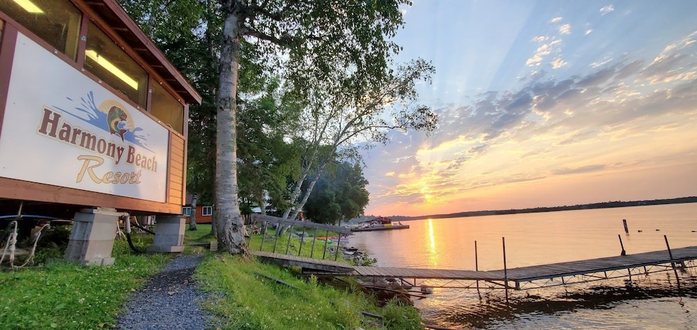 Harmony Beach Resort - carbon neutral hotel in Raytown
