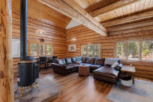 Tahoe Wanderer 3 BR Luxury Log Cabin with Additional Loft Private Hot Tub — 4-Star Luxury Hotel in Tahoe Vista, United States