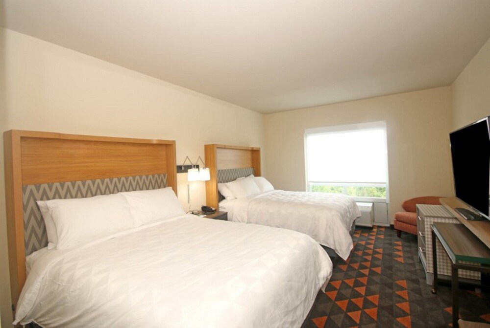 Holiday Inn Hotel & Suites Fayetteville W Fort Bragg Area by IHG - photo 8