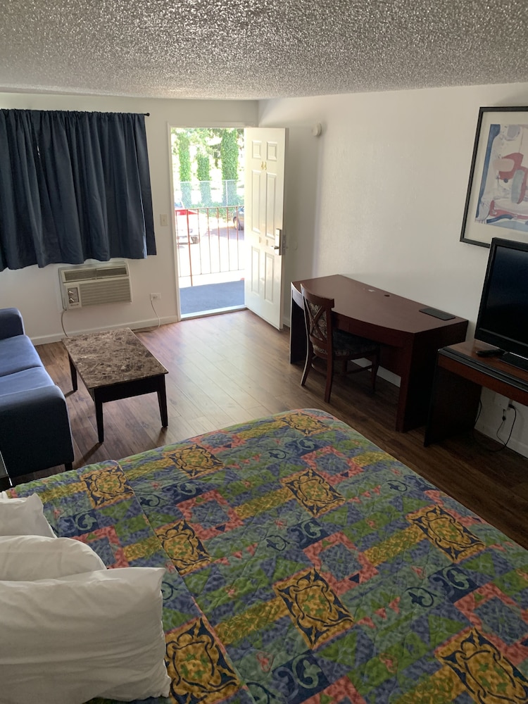 Smokey Point Motor Inn - photo 16