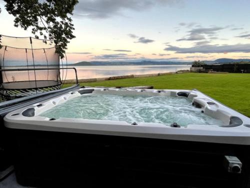 Cozy Lake side Oasis in Rotorua, New Zealand