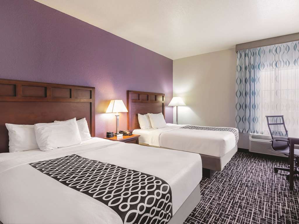 La Quinta Inn & Suites by Wyndham Bowling Green - photo 26