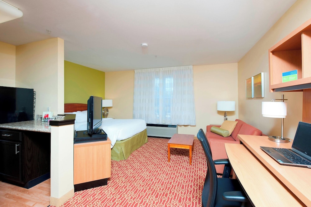 MainStay Suites Bloomington near University - photo 6