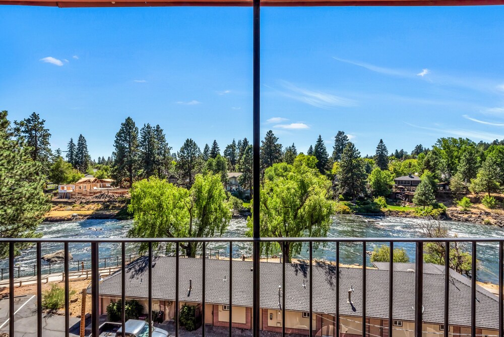 Bend Riverside Inn & Suites - photo 327