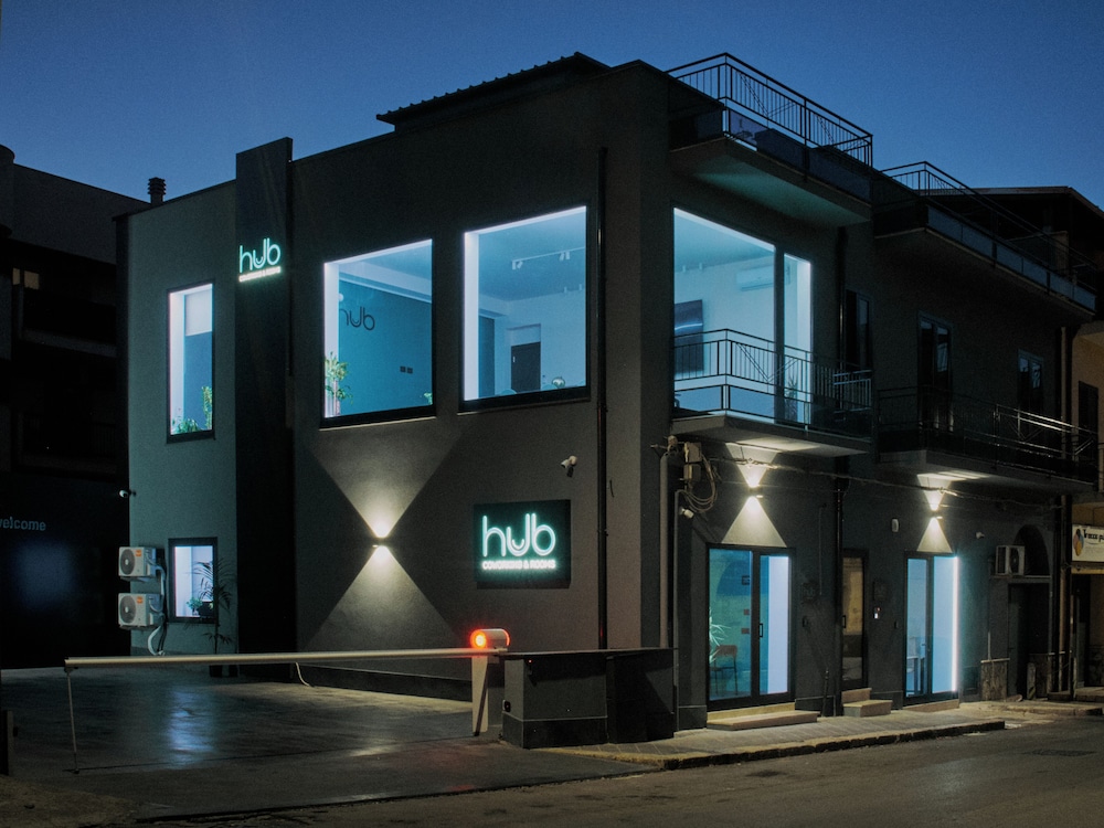 Hub Rooms in Carini, Italy