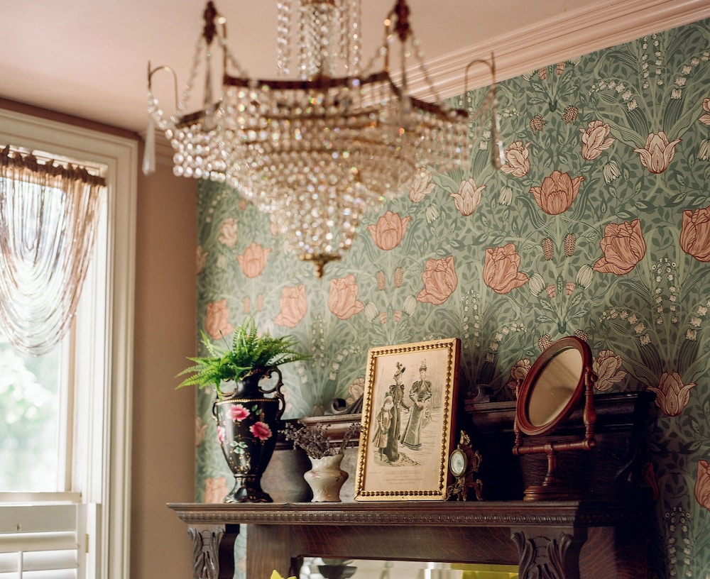 The Dutch Flat Hotel — Alta