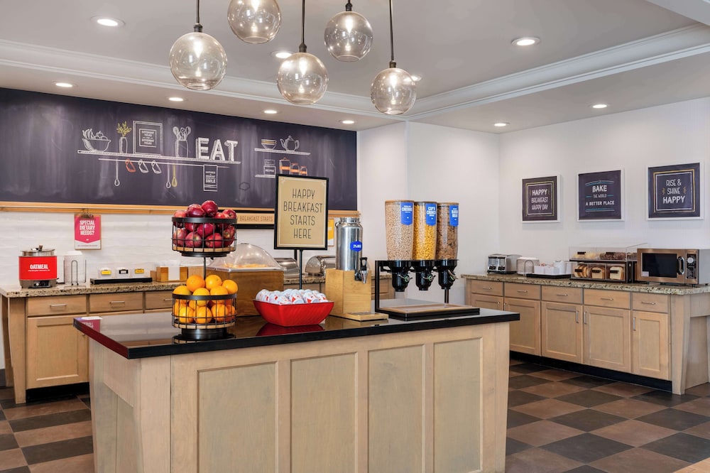 Hampton Inn & Suites Dodge City - photo 34