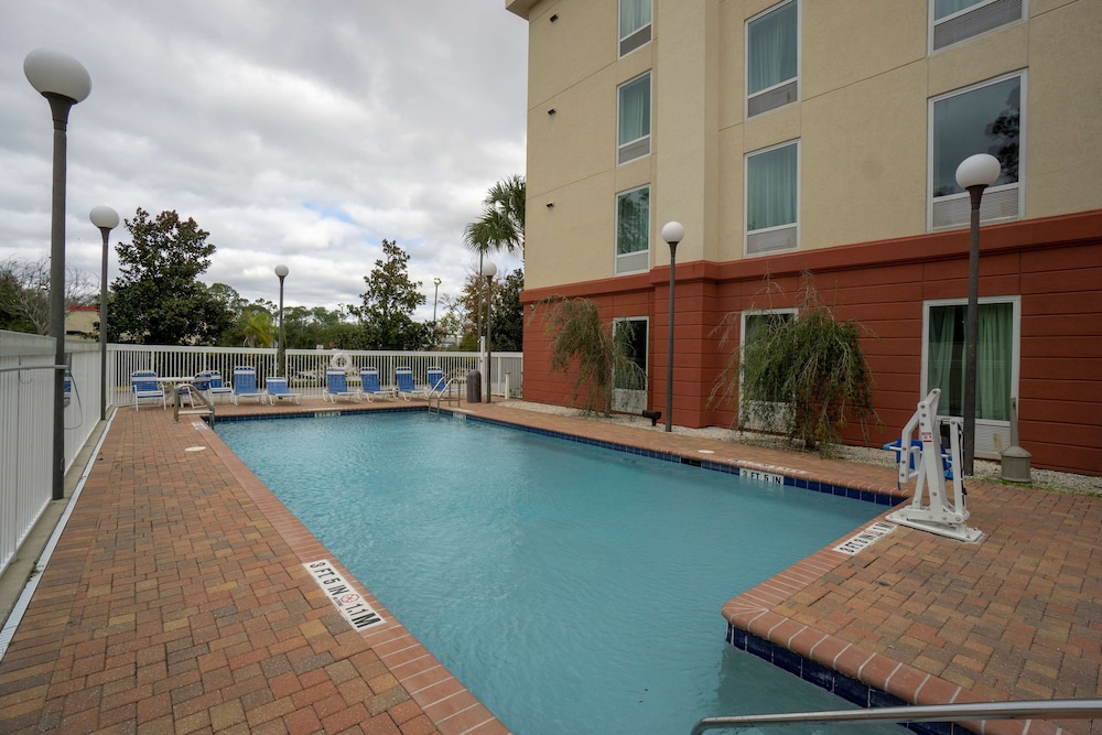 Hampton Inn & Suites Palm Coast - photo 29