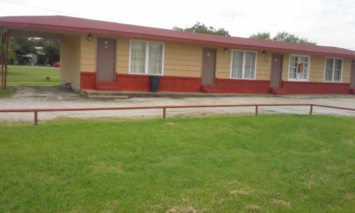 Relax Inn Ranger - photo 15