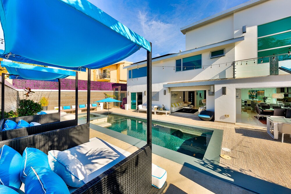Hollywood Estate With Stunning Views - photo 44
