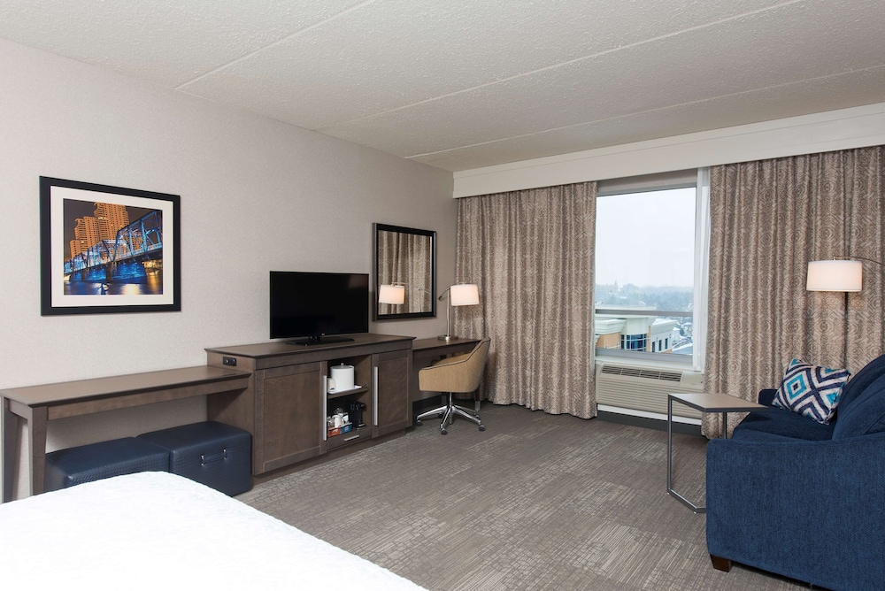 Hampton Inn & Suites Grand Rapids Downtown - photo 24