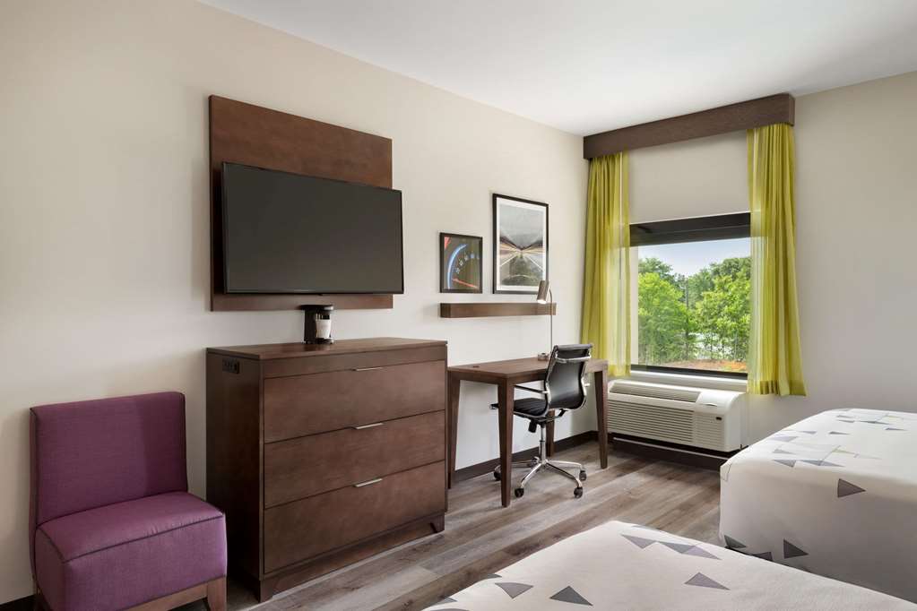 La Quinta Inn & Suites by Wyndham Braselton - photo 44