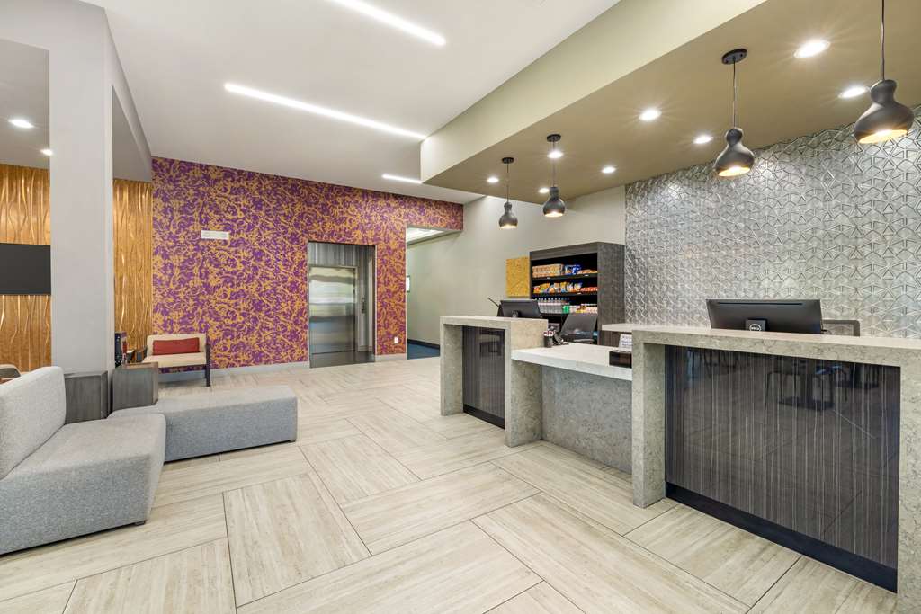 Best Western Plus Temecula Wine Country Hotel &Suites - photo 2