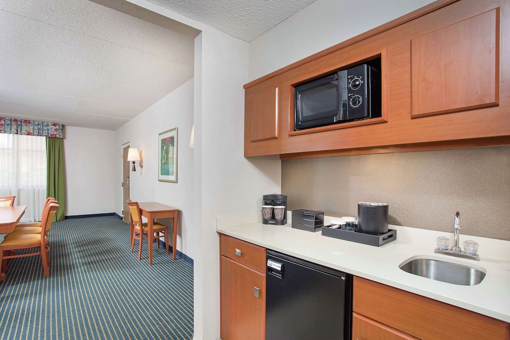 Embassy Suites by Hilton Lexington UK Coldstream - photo 24