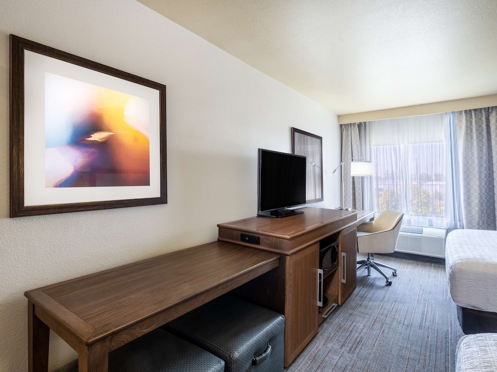 Hampton Inn by Hilton Irvine East Lake Forest - photo 18