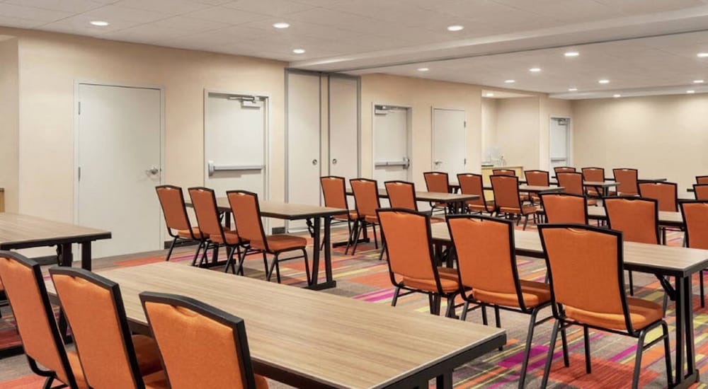 Home2 Suites by Hilton Woodbridge Potomac Mills - photo 39