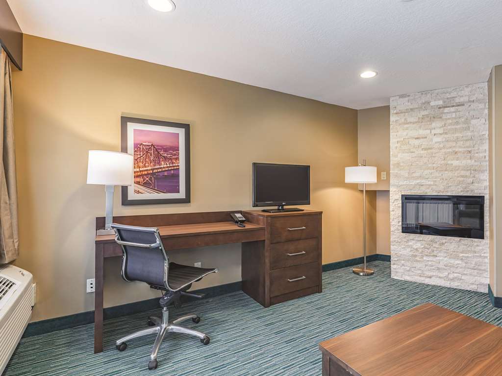 La Quinta Inn & Suites by Wyndham San Francisco Airport West - photo 53