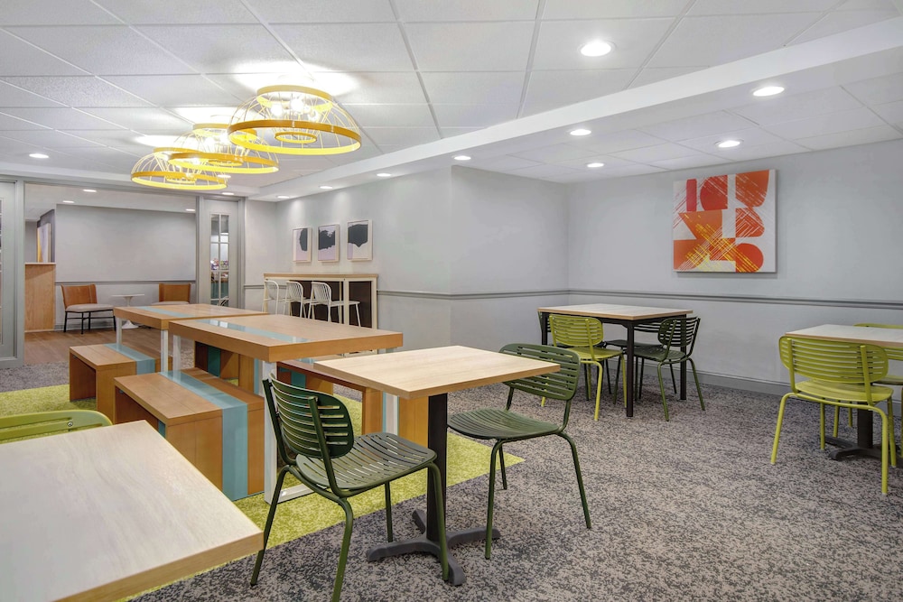 Spark by Hilton Rochester University Area - photo 36
