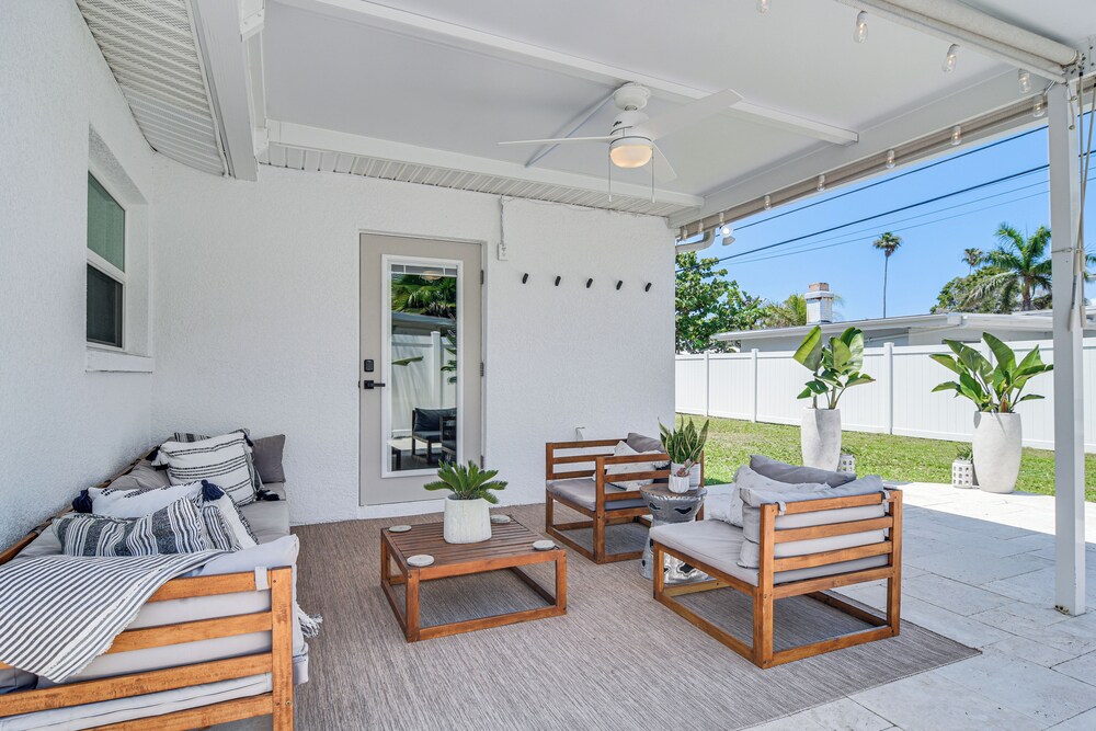 Redington Beach Coastal Retreat Walk To Beach — Redington Beach