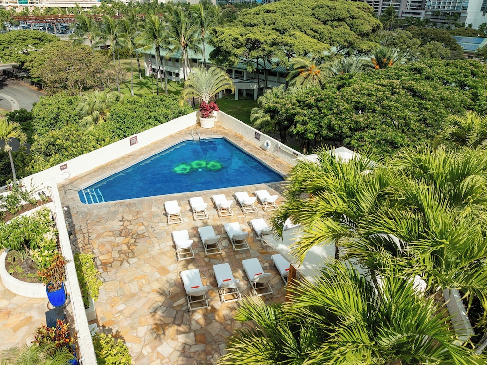Luana Waikiki Hotel & Suites - photo 145