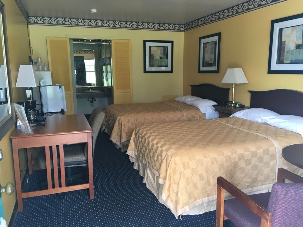 Norwalk Inn - photo 3