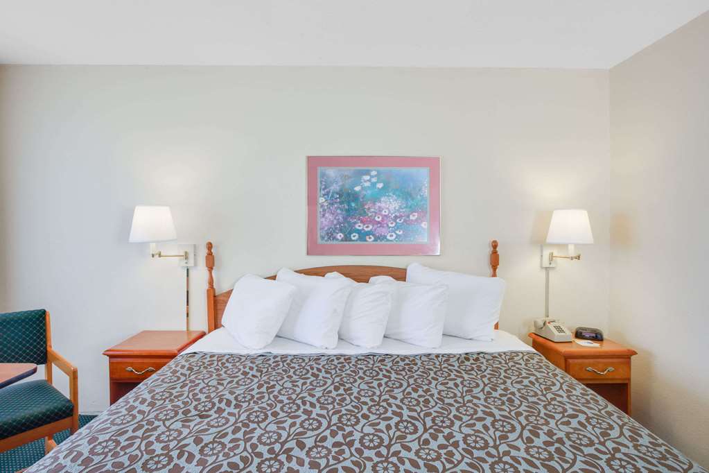 Days Inn by Wyndham Newport - photo 13