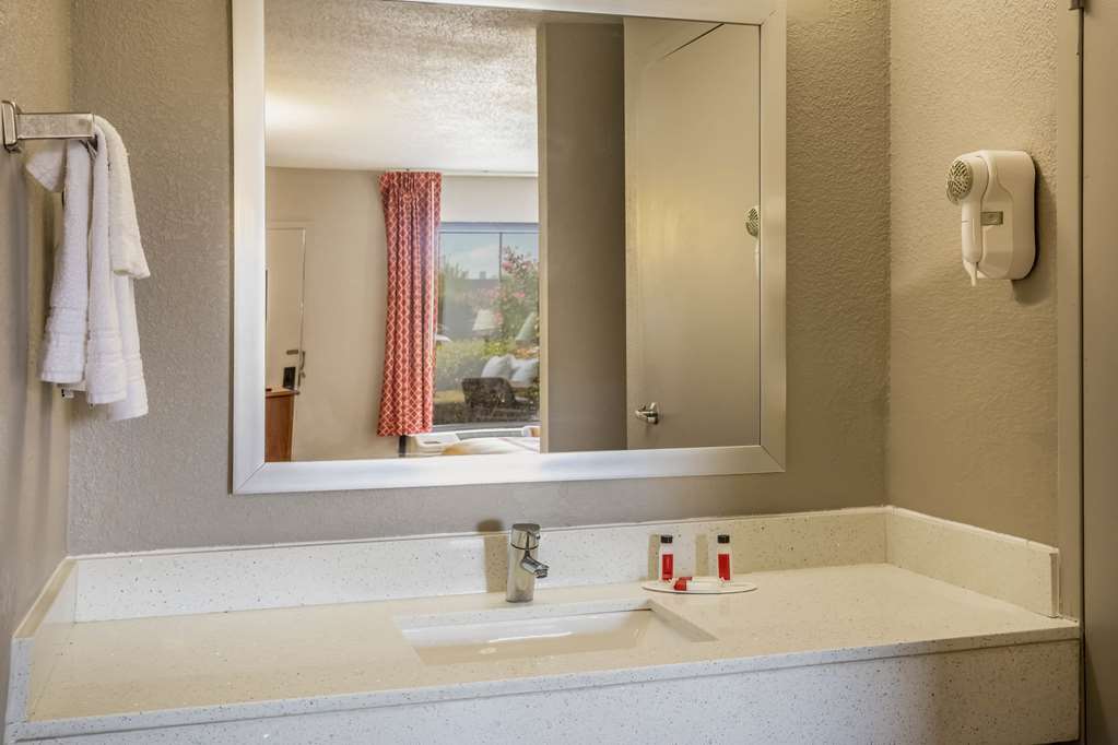 Days Inn by Wyndham Wilson - photo 18