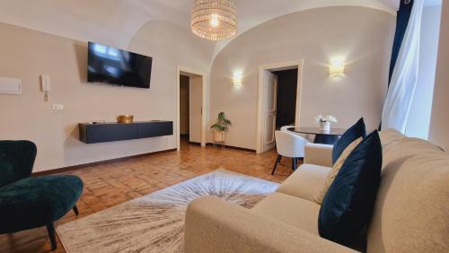 Cozy Colosseum 2BR 2BA Family Home — 4-Star Luxury Hotel in Rome, Italy